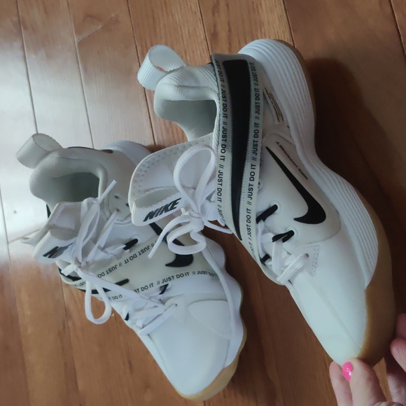 Trendy Nike girls sneakers - Picture 10 of 13